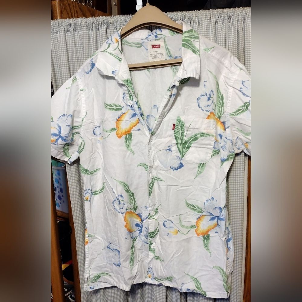 Levi's Hawaiian print shirt